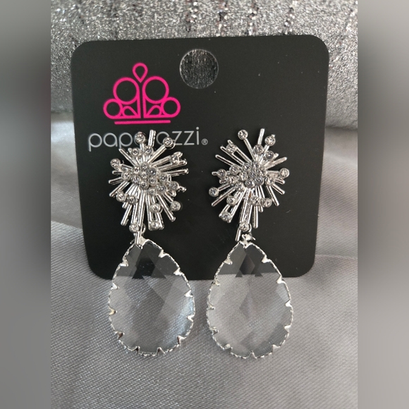 paparazzi Jewelry - Paparazzi Silver Drop Earrings